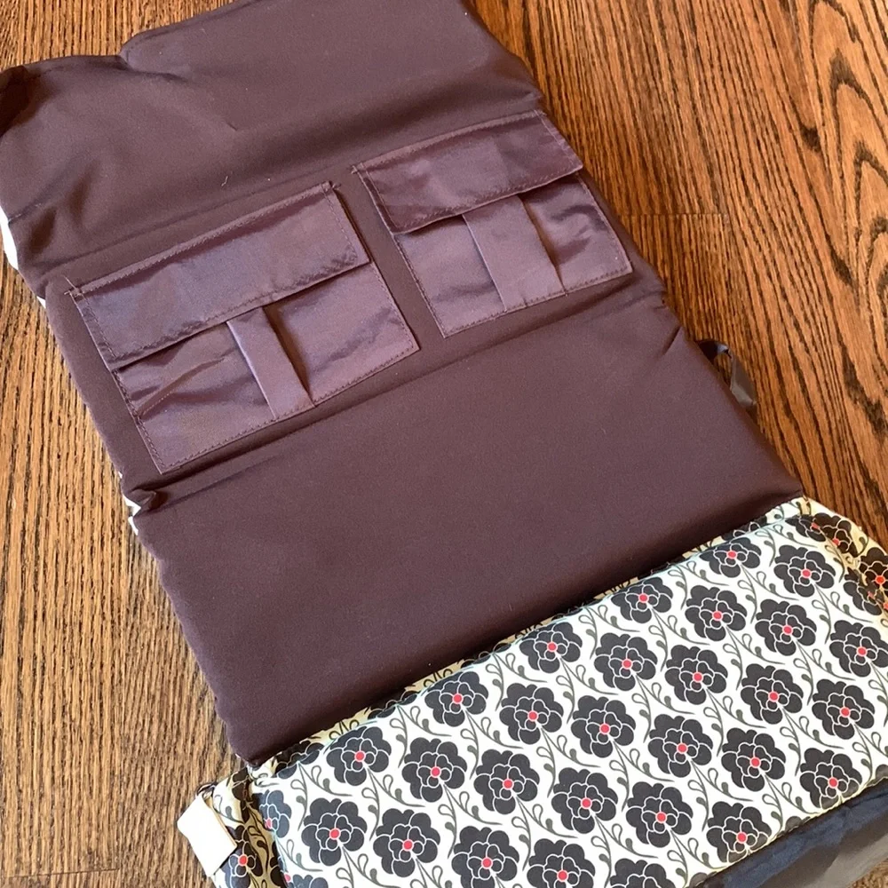 Peek Away Gray Floral‎ Essentials Nursing Pad